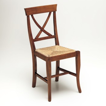 Sedia croce con sedile in paglia rustica, dettaglio gambe