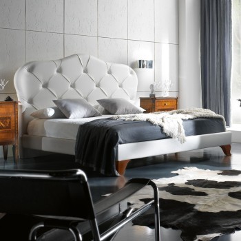 Letto Diamond imbottito king size con piedini sagomati