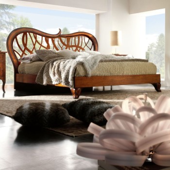 Letto Elegant con testata traforata e piedini intagliati