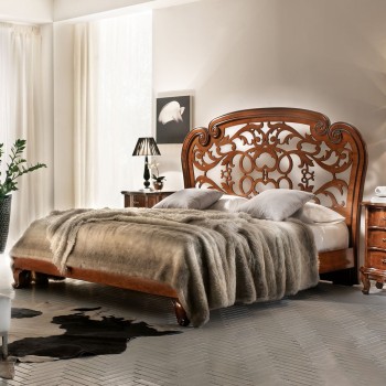 Letto 'Opera' con testata traforata e dettagli intagliati