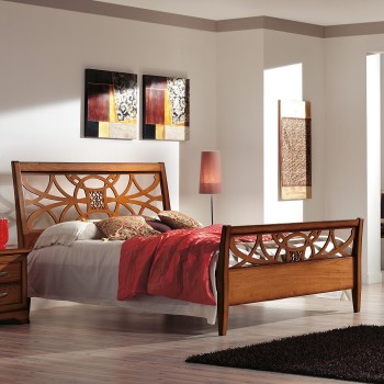 Letto con testata traforata in legno massello, design tradizionale