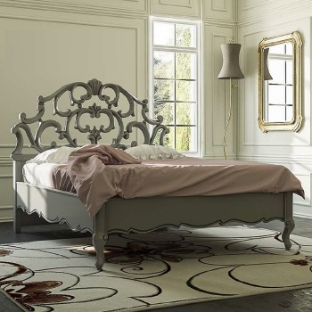 Letto barocco con testata intagliata, dettaglio in legno