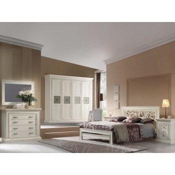 Camera da letto completa di armadio con decorazioni intagliate