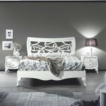 Letto sagomato testata con griglia traforata, dettagli floreali