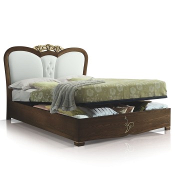 Letto sagomato con giroletto, dettaglio intaglio floreale
