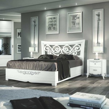 Letto sagomato con griglia e giroletto, dettaglio testata