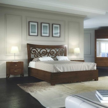 Letto sagomato in legno con testata traforata
