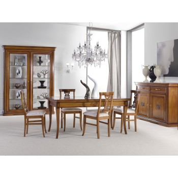 Sala da pranzo classica argentiera vetri dettaglio legno