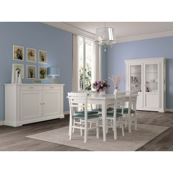 Sala da pranzo classica ed elegante, vista tavolo e sedie