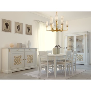 Sala da pranzo classica con decori in rilievo, tavolo allungabile