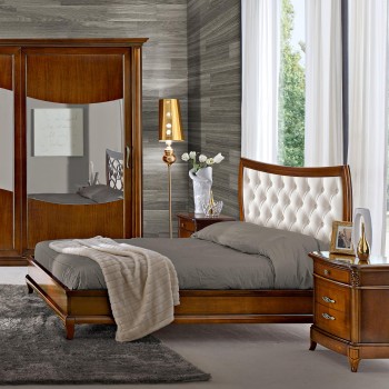Letto due piazze con pannello imbottito ecopelle e cornice in legno tiglio