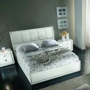 Letto imbottito classico contemporaneo in ambiente