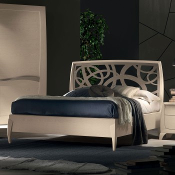 Letto matrimoniale curvo con testata traforata in legno