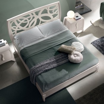 Letto matrimoniale curvo con traforo, testata decorativa