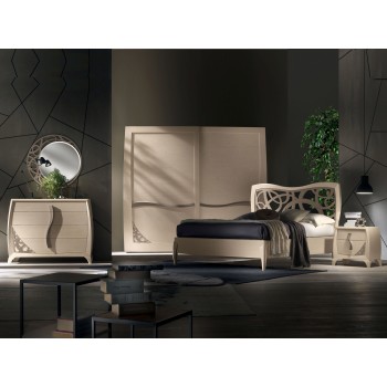 Camera da letto con trafori in legno contemporanea