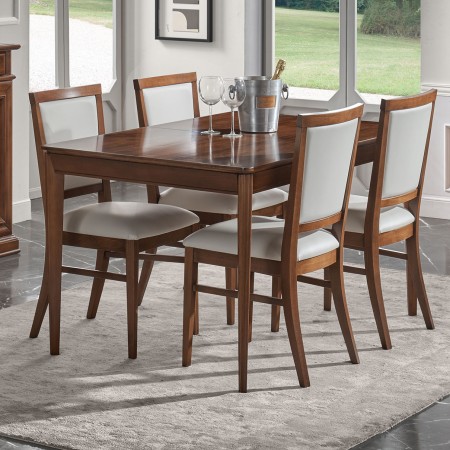 Sala da pranzo classica in legno con credenza vetrina tavolo e sedie