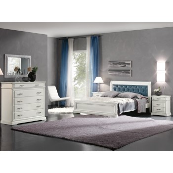 Camera con armadio classica in legno laccato bianco