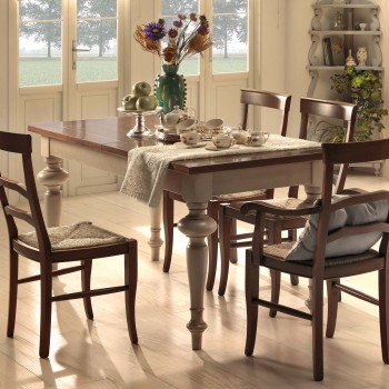 Tavolo con gambe tornite, ambientato in soggiorno elegante