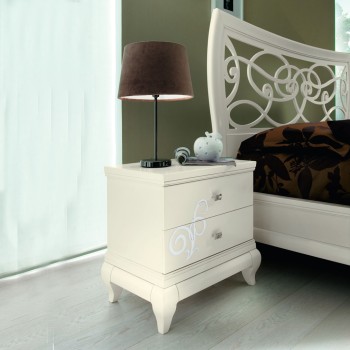Comodino 2 cassetti con decoro in rilievo, dettaglio