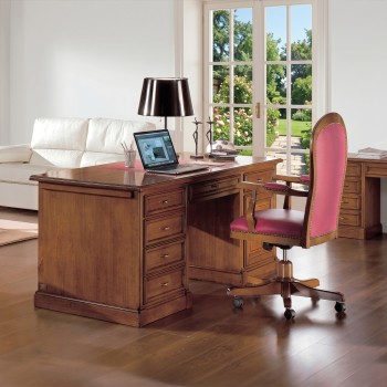 Scrivania con tiretti in legno, ambiente ufficio