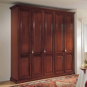 Armadio in legno 5 ante bugne, dettaglio decorativo