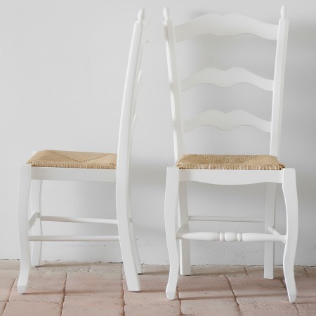 Coppia di sedie bianco panna con fondo in paglia shabby chic