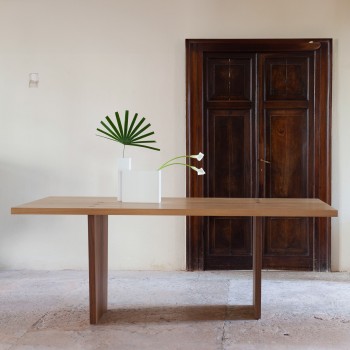 Tavolo Tre in legno di rovere con dettaglio del piano