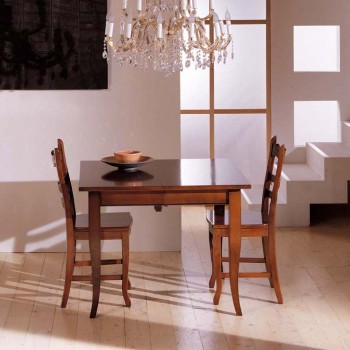 Tavolo quadrato allungabile in legno in ambiente moderno