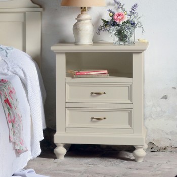 Comodino 2 cassetti e vano shabby chic, dettagli torniti