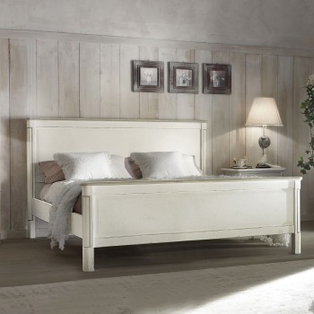 Letto matrimoniale in stile provenzale, dettaglio testata