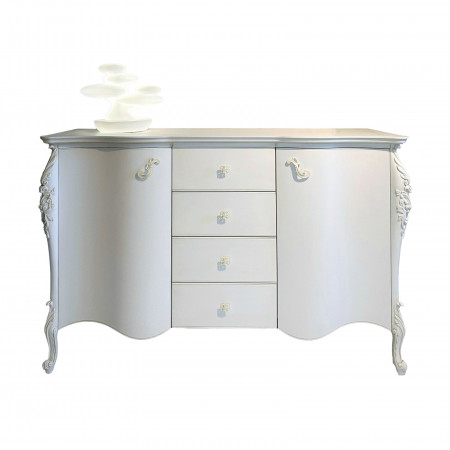 Credenza classica elegante con ante e cassetti