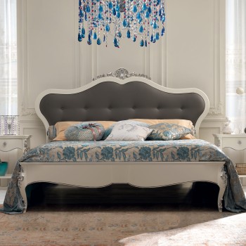 Letto a due piazze classico king size con testata in ecopelle e intagli