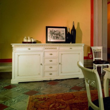 Credenza 2 ante liscie con dettagli intagliati